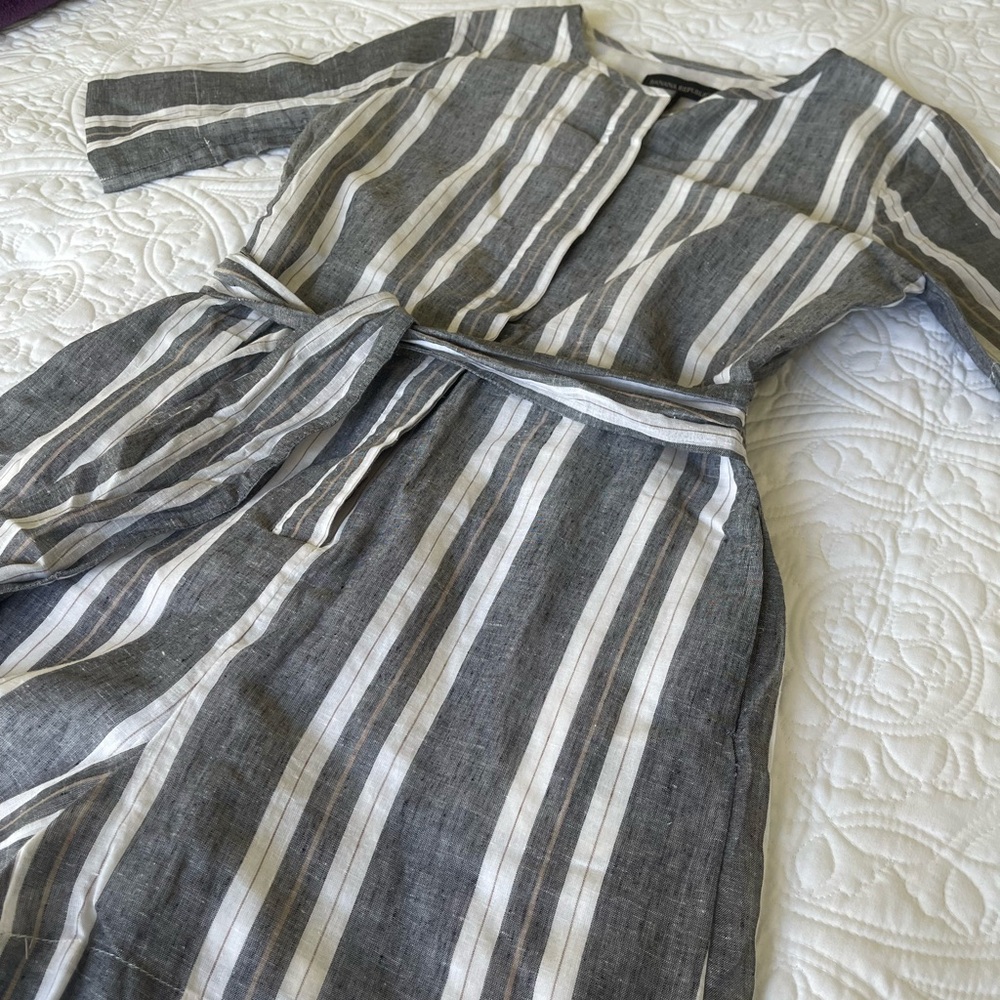 Banana Republic Gray and White Wrap Romper